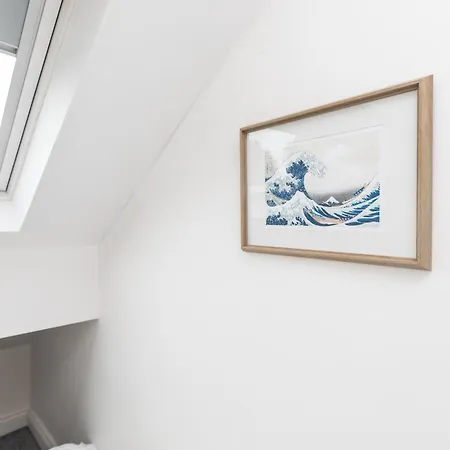 Stylish & Cosy 2-bed In Vibrant Oakwood! * 리즈