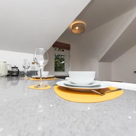 아파트 Stylish & Cosy 2-bed In Vibrant Oakwood! *