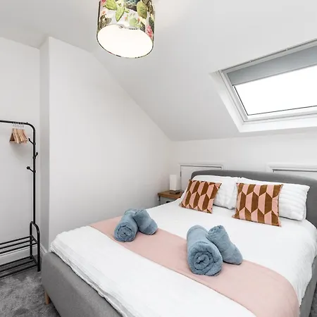 Apartment Stylish & Cosy 2-bed In Vibrant Oakwood! Leeds (West Yorkshire)