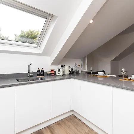 Stylish & Cosy 2-bed In Vibrant Oakwood! * Leeds (West Yorkshire)