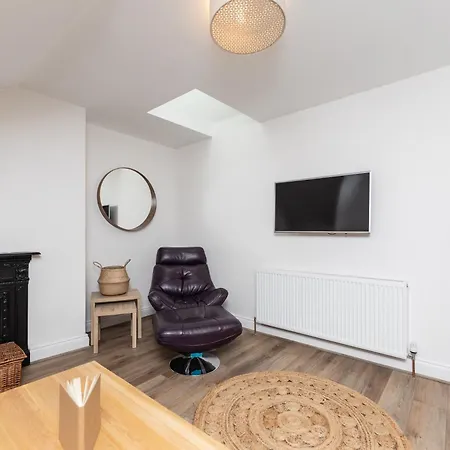 Stylish & Cosy 2-bed In Vibrant Oakwood! Leeds (West Yorkshire)