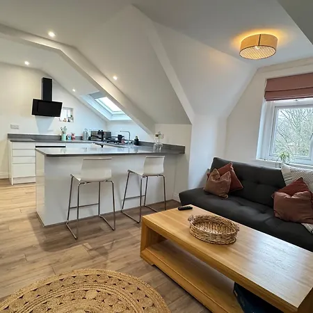 아파트 Stylish & Cosy 2-bed In Vibrant Oakwood! 리즈