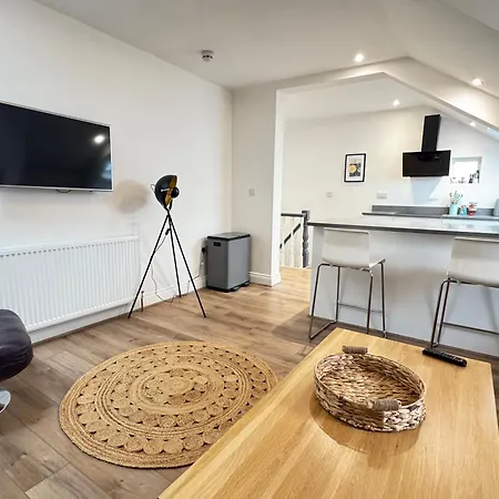 Stylish & Cosy 2-bed In Vibrant Oakwood! Leeds (West Yorkshire)