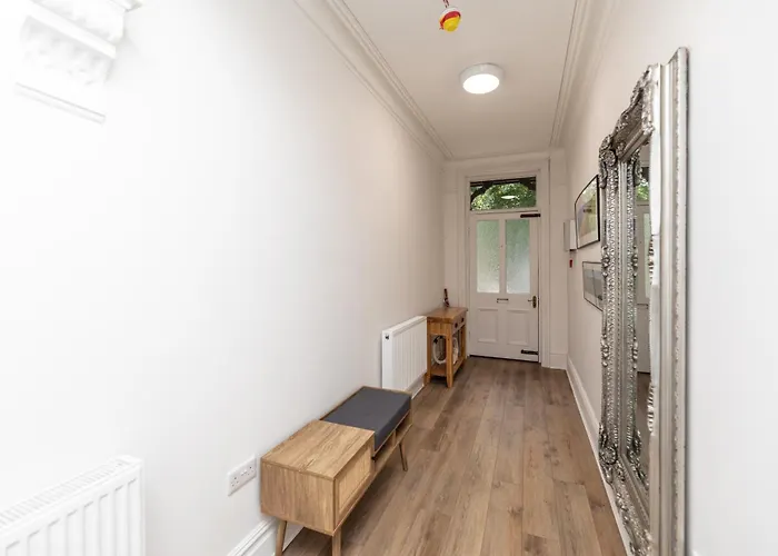 Stylish & Cosy 2-bed In Vibrant Oakwood! Leeds (West Yorkshire)