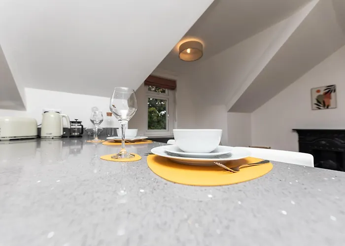 Apartment Stylish & Cosy 2-bed In Vibrant Oakwood! *