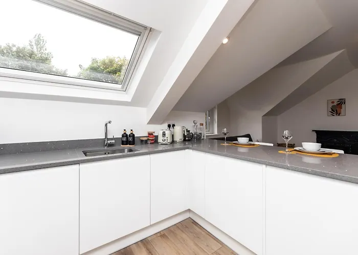 Stylish & Cosy 2-bed In Vibrant Oakwood! * Leeds (West Yorkshire)