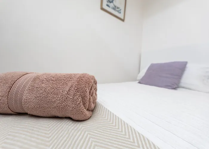 Apartment Stylish & Cosy 2-bed In Vibrant Oakwood!