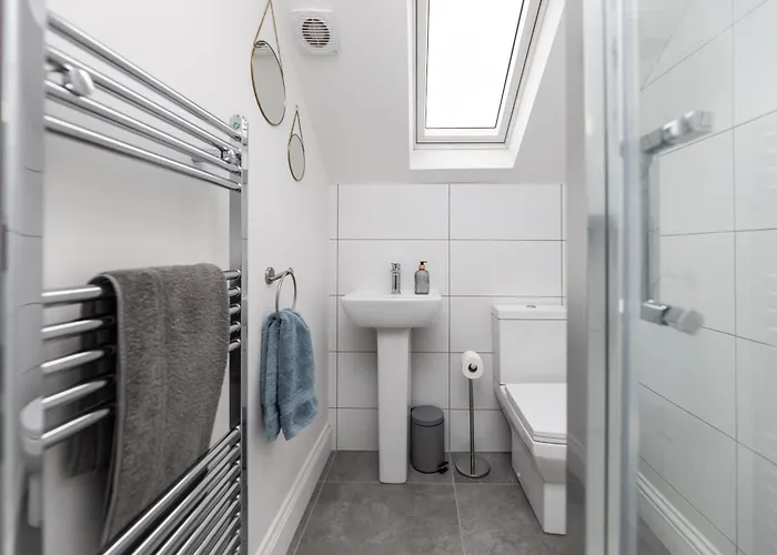 Stylish & Cosy 2-bed In Vibrant Oakwood! Apartment Leeds (West Yorkshire)