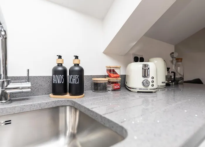 Stylish & Cosy 2-bed In Vibrant Oakwood! Leeds (West Yorkshire)