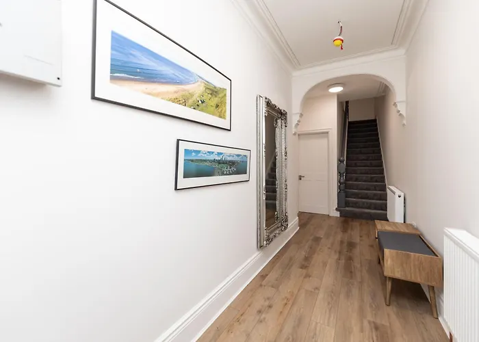 Stylish & Cosy 2-bed In Vibrant Oakwood! * 利兹