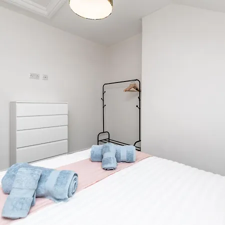 Daire Stylish & Cosy 2-bed In Vibrant Oakwood!