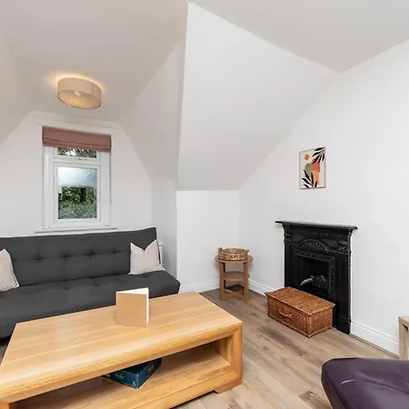Stylish & Cosy 2-bed In Vibrant Oakwood! * Leeds (West Yorkshire)