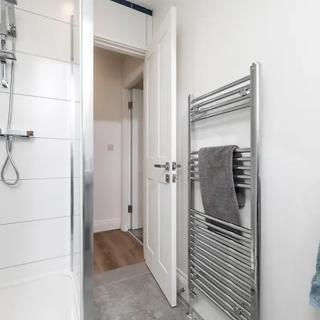 Stylish & Cosy 2-bed In Vibrant Oakwood! Leeds (West Yorkshire)