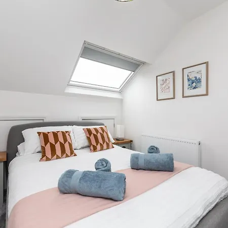 شقة Stylish & Cosy 2-bed In Vibrant Oakwood! *