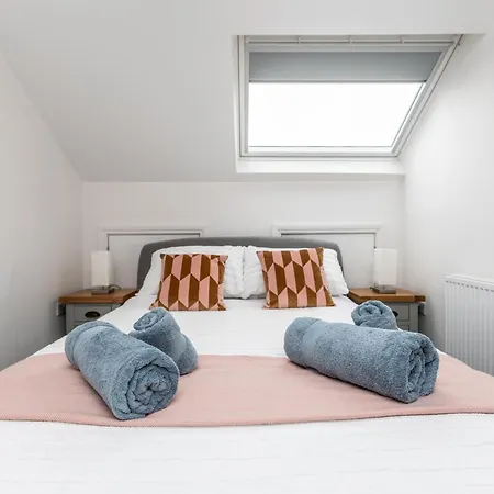 アパート Stylish & Cosy 2-bed In Vibrant Oakwood! リーズ