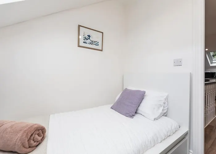 Stylish & Cosy 2-bed In Vibrant Oakwood! アパート