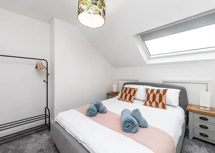 アパート Stylish & Cosy 2-bed In Vibrant Oakwood! リーズ