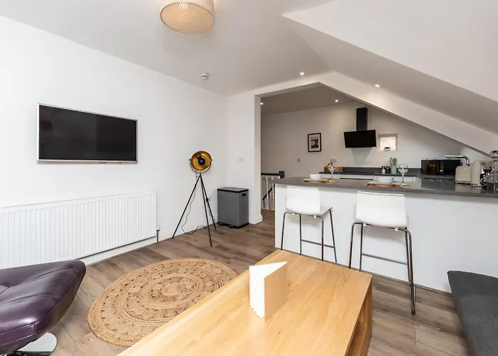 Stylish & Cosy 2-bed In Vibrant Oakwood! アパート